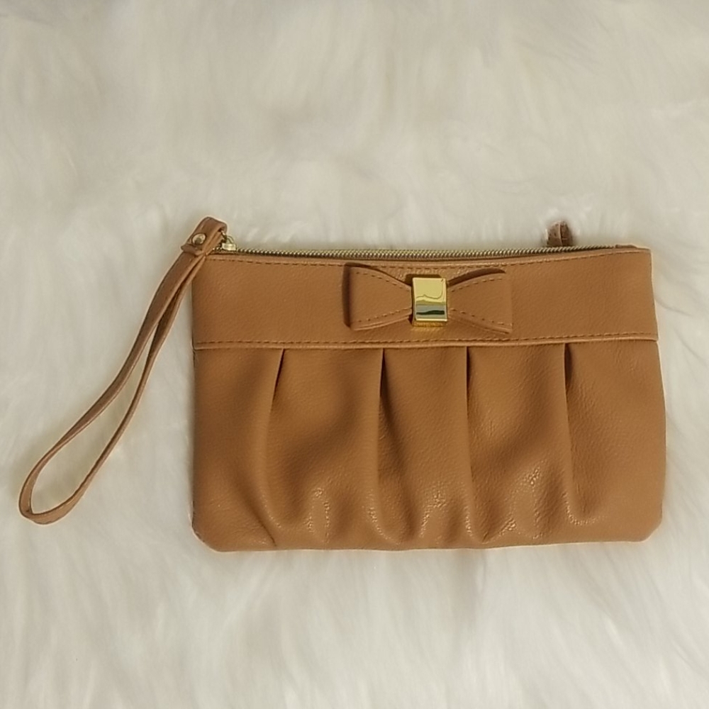 NWOT Tan clutch with bow